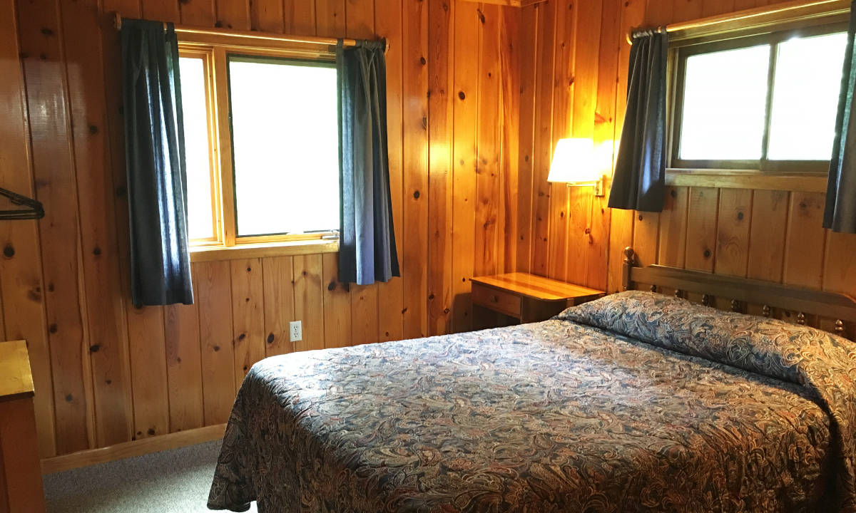 Cabin 4 Queen Bedroom
