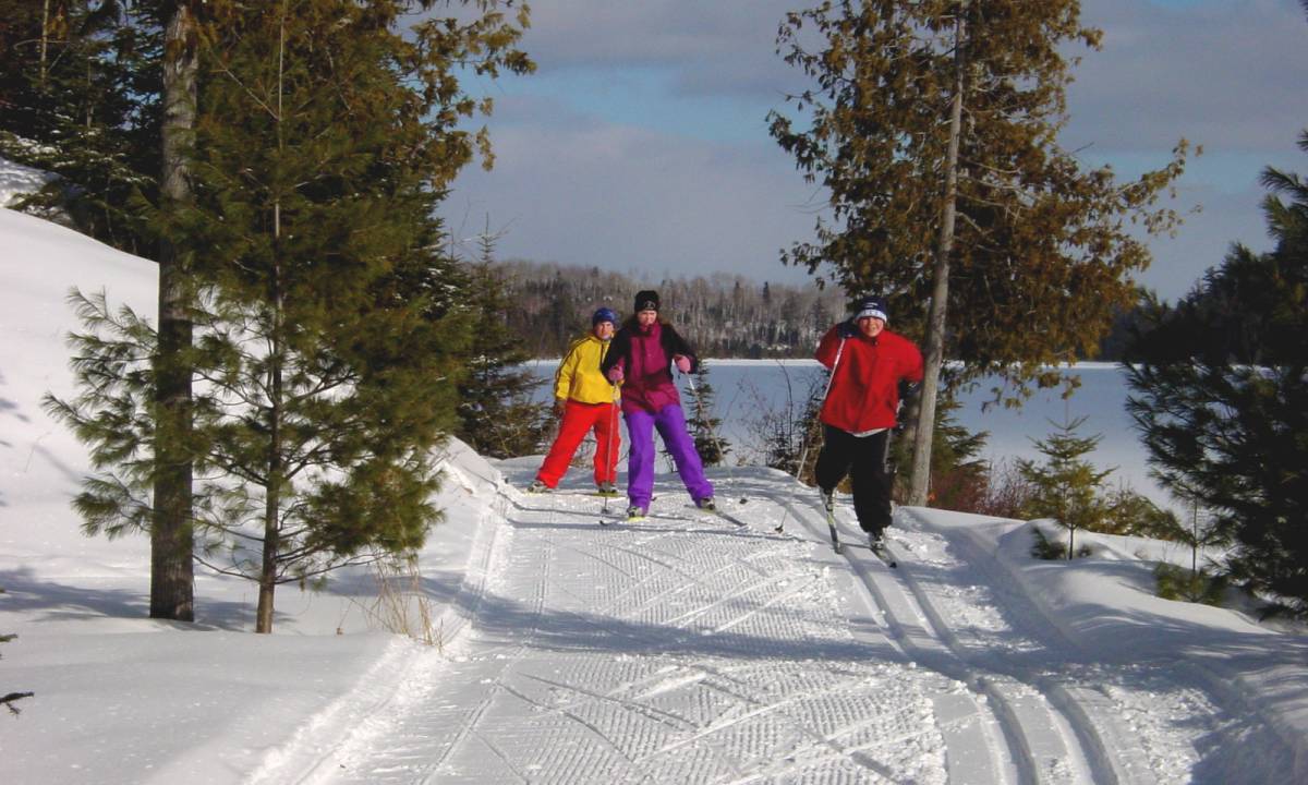 Winter_Tracks_2006_Kids_Skiing_002_CroppedResized