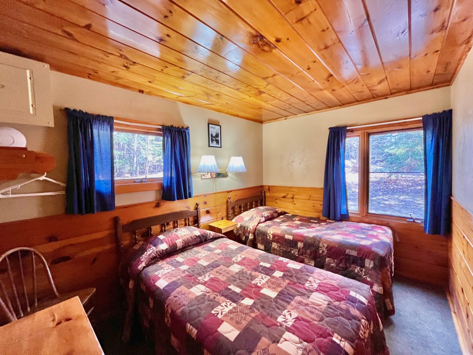 Golden Eagle Lodge, Rustic Cabin 1 Twin Bedroom, Gunflint Trail Resort
