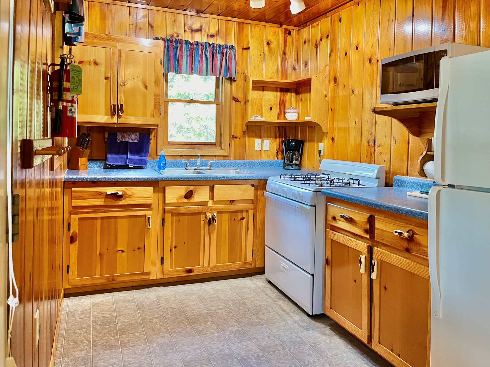 Golden Eagle Lodge, Large Cabin 4 Kitchen, Gunflint Trail Resort