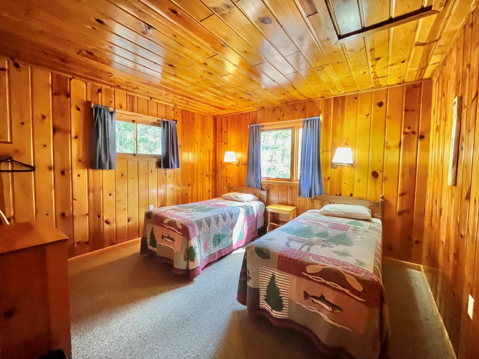 Golden Eagle Lodge, Large Cabin 4 Twin Bedroom, Gunflint Trail Resort